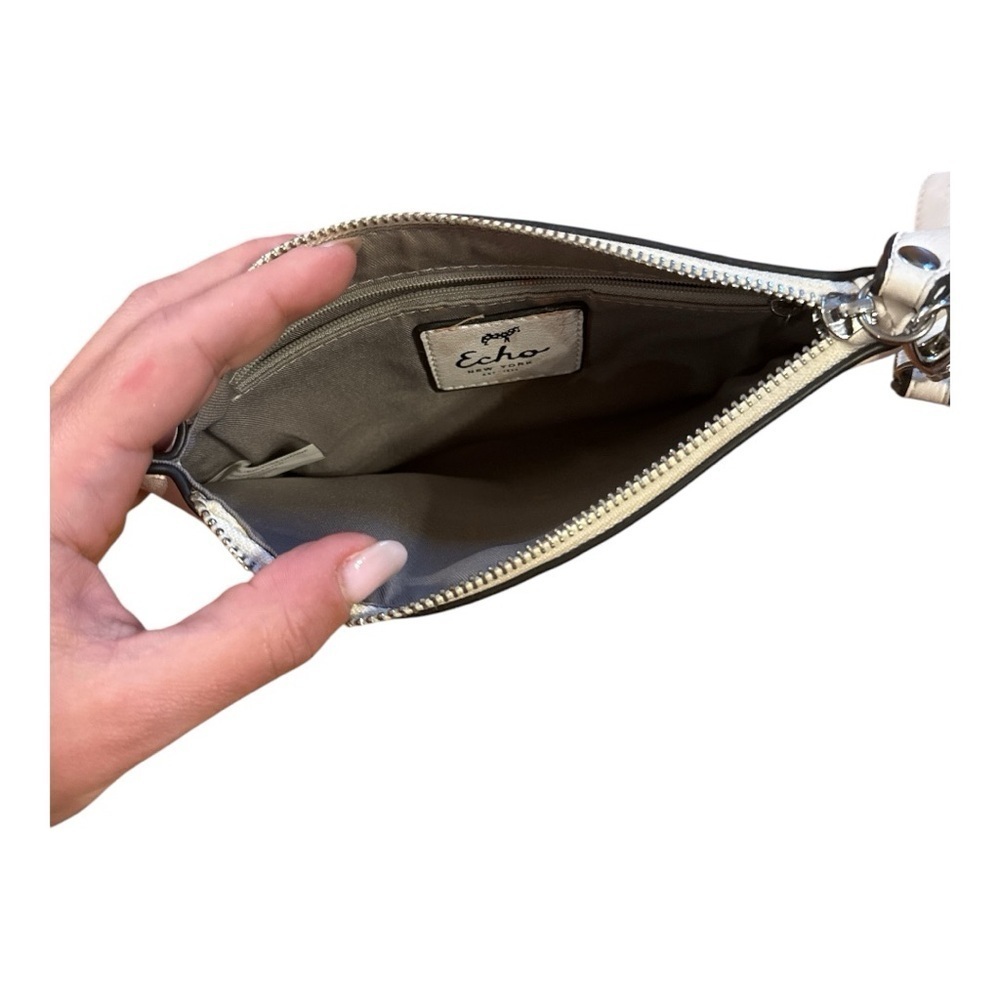 🧡 5 for $25🧡 ECHO wristlet - Picture 4 of 4